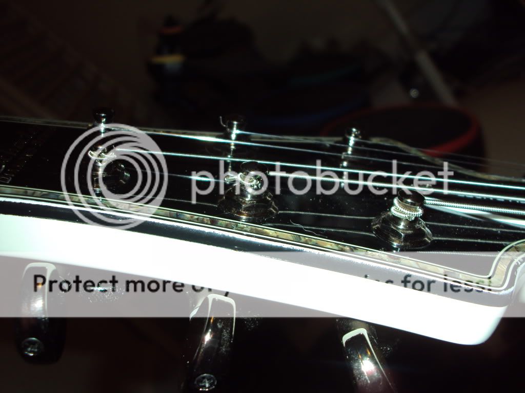 Schecter locking tuners? Ultimate Guitar