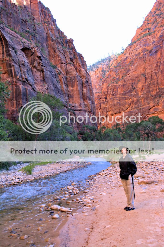 http://i694.photobucket.com/albums/vv306/dunflyphoto/Zion%20Narrows.jpg